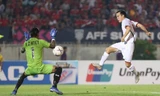Dù đưa bóng vào lưới nhưng Văn Toàn không được trọng tài công nhận bàn thắng. Ảnh: Vnexpress 