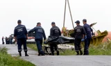 Nhân viên Cơ quan khẩn cấp Ukraine tại hiện trường MH17 rơi
