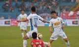 Công Phượng (số 10) chơi chưa nổi bật sau 2 trận đấu của HAGL ở V-League 2018.