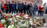 Người dân đặt hoa tưởng niệm các nạn nhân vụ xả súng ở Copenhagen