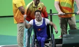 Niềm vui của lực sĩ Lê Văn Công khi giành HCV Paralympic. 