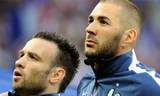 Valbuena và Benzema trong màu áo tuyển Pháp. Ảnh: AFP