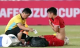 Bùi Tiến Dũng bị đau khi khởi động ở buổi tập của Việt Nam tối 7/11. (ảnh Đồng Tình)