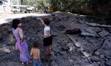 Cảnh đổ nát ở Donetsk sau một vụ không kích của quân chính phủ Ukraine