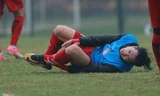 Công Phượng đau đớn sau khi bị đau ở buổi tập ngày 27/12 của U23 Việt Nam.