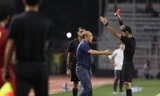 HLV Park Hang Seo bị truất quyền chỉ đạo vì phản ứng trọng tài ở trận chung kết SEA Games 30. (ảnh Hữu Phạm)