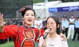 Hà Myo rủ sinh viên hát xẩm ở Ngày thẻ Việt Nam 2023 - Sóng Festival