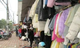 Hàng 'công ty' giá rẻ bán ngập... vỉa hè