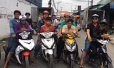Ba cha con đi cướp xe máy bị nhóm “hiệp sĩ” tóm gọn