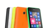 Ngoài hai màu trắng, đen, vỏ Lumia 630 còn được thiết kế độc đáo với 3 lớp màu: cam, xanh và vàng rực rỡ. 