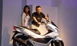 Honda PCX mới trẻ trung hơn