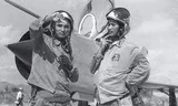 Phi công Liên Xô đang lên lớp cho phi công Việt Nam