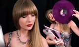 Mua đĩa than "Speak Now (Taylor's Version)", một fan nghe thấy giọng nói kỳ lạ phát ra