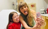 Taylor Swift khiến các bệnh nhi vỡ òa cảm xúc trong chuyến thăm không báo trước 