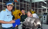 Thăm nhà máy sửa chữa máy bay chiến đấu của Việt Nam