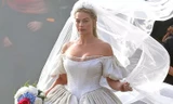 Margot Robbie lộ ảnh diện váy cưới của thế kỷ 18 ở phim trường "Đồi Gió Hú"