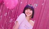 Lisa mang khoe dây chuyền đặc biệt mà sao fan lại thấy thương em út BLACKPINK quá chừng?