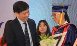 Bí thư Trung ương Đoàn Nguyễn Long Hải trao học bổng Nâng bước Thủ khoa 2016