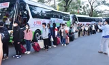 Hàng nghìn sinh viên rời TPHCM về quê đón Tết trên các chuyến xe miễn phí