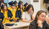 Xúc động chiếc ghế trống trong lễ tốt nghiệp và tấm bằng nhận thay
