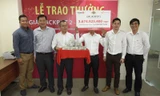 Ông Phạm Quốc Thuần là người đầu tiên nhận thưởng giải độc đắc bằng tiền mặt.