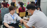 Sinh viên trường ĐH Nguyễn Tất Thành tham gia "Ngày tình nguyện Đỏ"