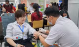 Sinh viên trường ĐH Nguyễn Tất Thành tham gia "Ngày tình nguyện Đỏ"