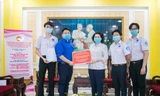 Sinh viên góp 30 triệu đồng ủng hộ người dân miền Tây chống hạn, mặn