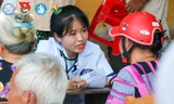 Sinh viên tình nguyện ĐH Y - Dược TP. HCM khám, phát thuốc miễn phí cho người dân Bến Tre