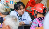 Sinh viên tình nguyện ĐH Y - Dược TP. HCM khám, phát thuốc miễn phí cho người dân Bến Tre