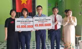 Trường ĐH Quốc tế Hồng Bàng trao học bổng cho hai Kiện tướng quốc gia