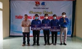 Trao vốn khởi nghiệp cho thanh niên