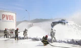 Xem diễn tập chữa cháy, ứng cứu kho xăng dầu chứa 7.000m3 nhiên liệu