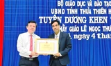 Bộ GD&ĐT tặng bằng khen cho nam giáo viên dũng cảm cứu sống 3 người trong lũ tại Huế
