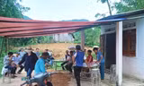 Bố mẹ đi làm thuê, bé 10 tuổi ra ao bắt ốc bị đuối nước