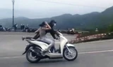 Đôi nam nữ ‘diễn xiếc’ bằng xe SH trên đường đèo Hải Vân đã trình diện công an