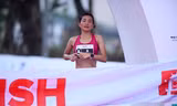 Kỷ lục gia Nguyễn Thị Oanh 'săn vàng' tại giải chạy Báo Hànộimới