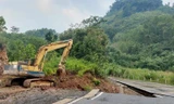 Làm đường tạm để thông tuyến lên Cửa khẩu Quốc tế La Lay