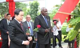 Chủ tịch Quốc hội Cuba dâng hoa và trồng cây lưu niệm tại Công viên Fidel