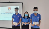 Tặng Huy hiệu 'Tuổi trẻ dũng cảm' cho 2 đoàn viên cứu người đuối nước