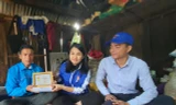 T.Ư Đoàn trao huy hiệu 'Tuổi trẻ dũng cảm' cho thanh niên cứu 3 phụ nữ bị lũ cuốn