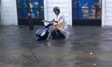 Hải Phòng ngập sâu do mưa lớn sau bão
