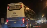 Xe khách ngang nhiên lấn làn gây ùn tắc kéo dài tại đường vào hầm Hải Vân