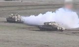 Xe tăng hiện đại Israel diễn tập bắn đạn thật và sử dụng màn khói