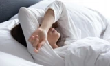 Mất ngủ thường xuyên có thể rối loạn tim mạch, tâm thần và tăng huyết áp 