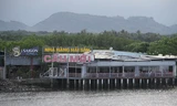 Cận cảnh loạt nhà hàng hải sản xây dựng lấn đầm Thuỷ Triều