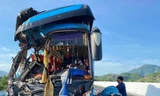Xe khách gặp nạn trên cao tốc Nha Trang-Cam Lâm, 2 người tử vong, nhiều người bị thương