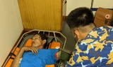 Tàu Hải quân đưa ngư dân bị đột quỵ về đảo Trường Sa điều trị