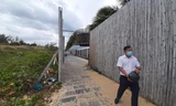 Dự án The Anam đã xây tường chắn lối đi xuống biển của người dân.