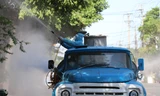 Bộ đội phun hoá chất khử khuẩn TP. Tuy Hoà. Ảnh L.H